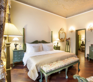 Iron Gate Hotel & Suites — gallery image 2